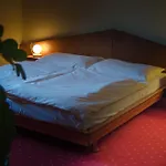 West Hotel