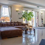 Hotel West 3*
