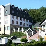 Hotel West 3*