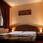 Hotel West