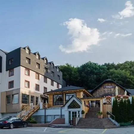 West Szálloda 3*