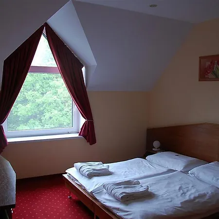 Hotel West 3*