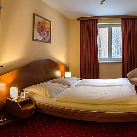 Otel West