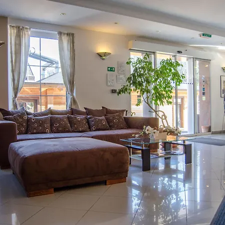 West 3* Pozsony