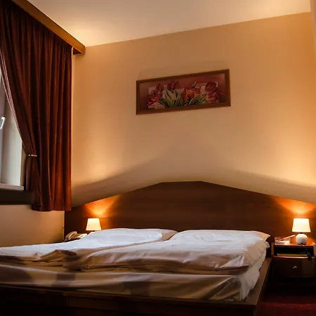 Hotel West