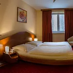 Szálloda West 3*