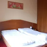 Szálloda West