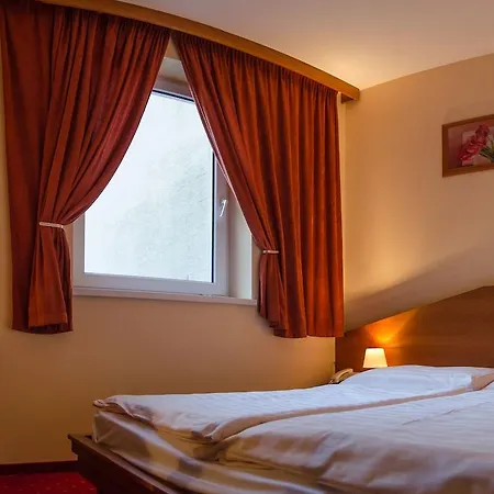 West 3* Pressburg